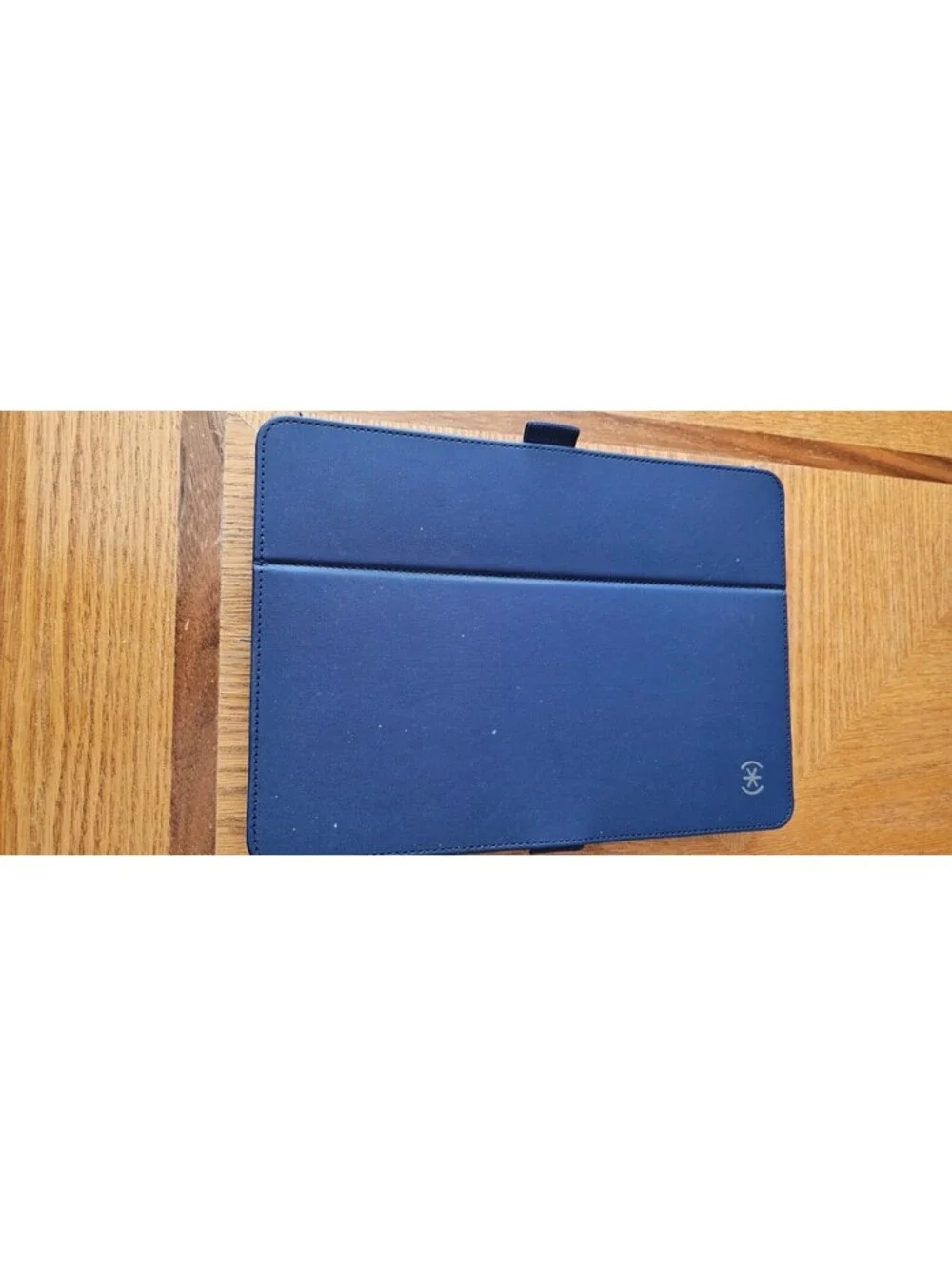 -Apple iPad (9th Generation) A2603 64 GB  bundle with speck case